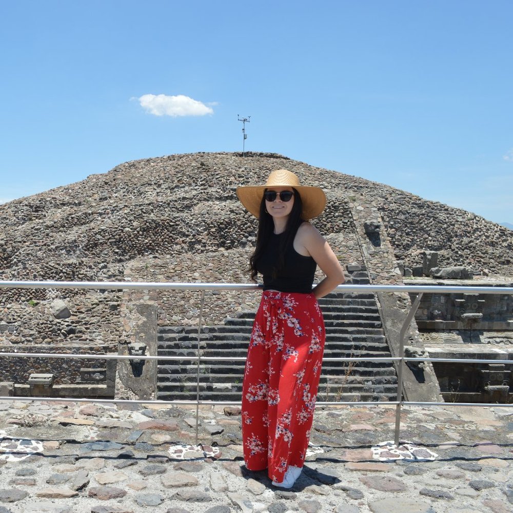 Meet your Posher, Elvia